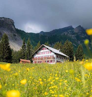 Alpengasthaus Edelweiß am Fuße der Kanisfluh in Vorarlberg