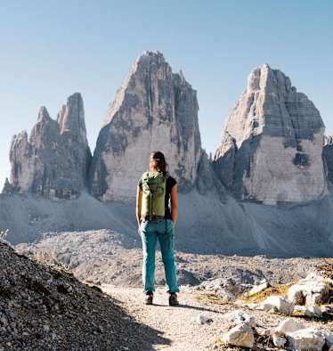 Wanderin vor den Drei Zinnen