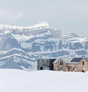 Die Leglerhütte (2.273 m) in den Glarner Alpen