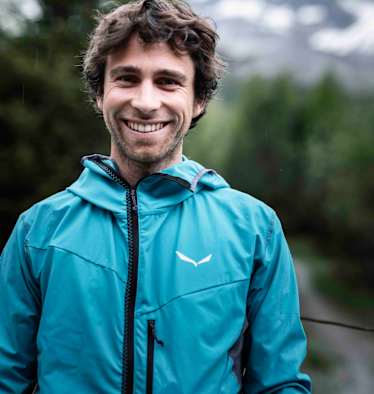 Vittorio Messini ist seit 12 Jahren Bergführer und führt für die Kalser Bergführer sowie für die Eiskletterschule iceGuides.