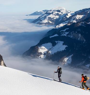 Beim Aufstieg zum Salistock (1.896 m) ruht der Blick auf dem dicken Nebelmeer, das sich über das Engelbergertal gelegt hat