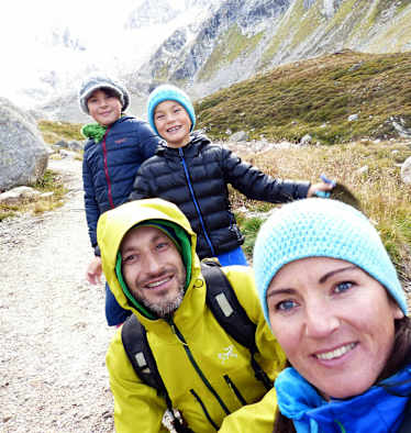 Julia Stauder mit Familie in den Zillertaler Alpen