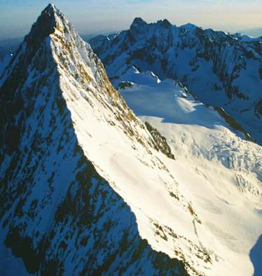 Das Finsteraarhorn in den Berner Alpen zwischen Wallis und Bern