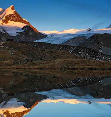 Walliser Bergwelt: Winterwanderung über den Stellisee zur Fluhalp bei Zermatt