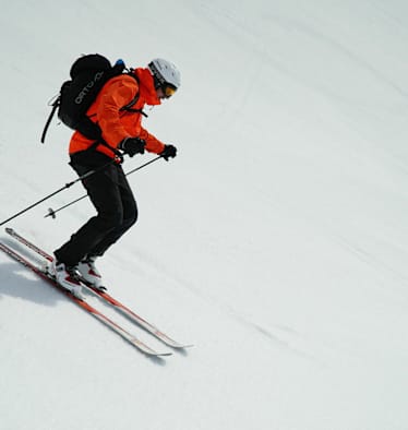Freeriden: Wintersportler im freien Gelände