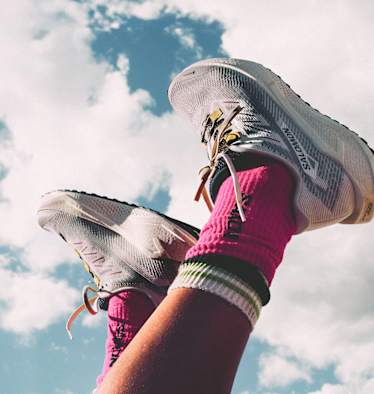 Salomon Gravel Running Schuhe kombinieren Straßenlauf und Trailrunning.