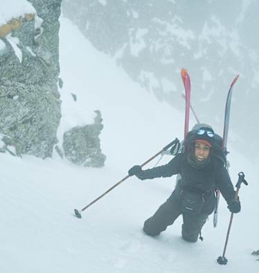 Freeriderin Silvia Moser erkundet mit ihren Freunden die Berge Osteuropas.