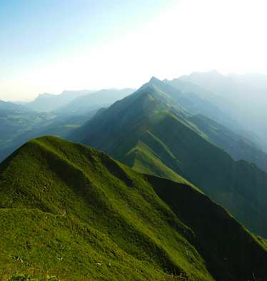 Gratwandern in den Emmentaler Alpen: 5-Gipfel-Tour hoch über Interlaken im Kanton Bern