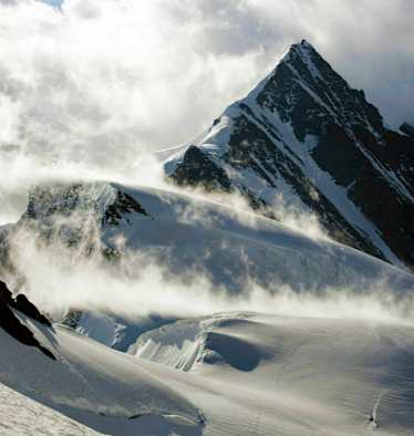 Gross Fiescherhorn in den Berner Alpen an der Grenze zum Wallis