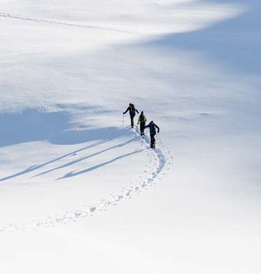 Die Skitourengruppe beim Aufstieg.