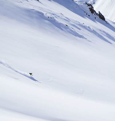 Freeriden: Abfahrt im 30° steilen Gelände