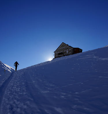 Das Hochjoch Hospiz im hintersten Rofental in den Ötztaler Alpen auf 2413 Meter ist ein Traumhafter Stützpunkt für herrliche Skitouren.