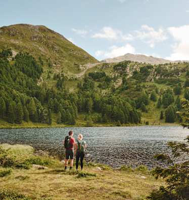 Idyllische Bergseen und regionale Gerichte: Dafür ist die Erlebnisregion Murtal bekannt.