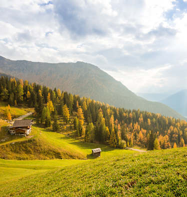 Herbst im Gsiesertal, Blick auf Almen und Bergen, goldenes Licht