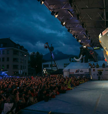 Bouldern vor tausendenBouldern vor tausenden Fans in der Innsbrucker Innenstadt - wer träumt nicht davon? 