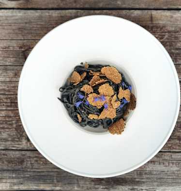 Holzkohle-Taglioni von Markus Holzer