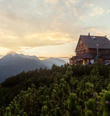 Peter-Wiechenthaler-Hütte: Eine Insel im Gebirge