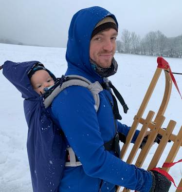 Julian Paschinger und Sohn Tobias beim Rodeln