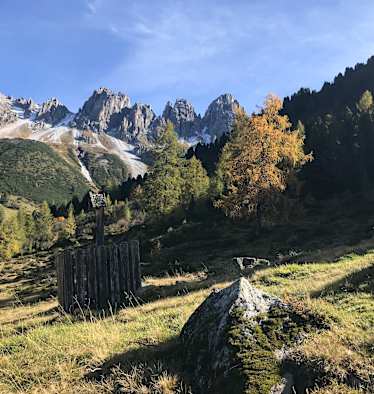Tagestouren sind im Oktober meist noch sehr gut möglich. Wer allerdings mehrere Tage am Stück unterwegs sein möchte, muss seine Tour gut planen.