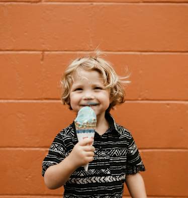 Kinder lachen gerne und viel. Leider vergessen wir im erwachsenen Alter oft darauf...