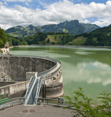 Blick über den Lac de Montsalvens während der Wanderung durch die Jaumbachschlucht