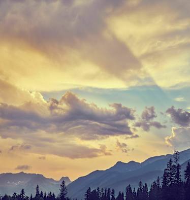 Wolken in den Bergen