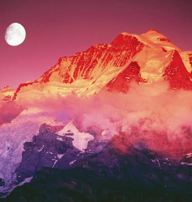 Abendrot in den Berner Alpen: Der Gipfel der Jungfrau