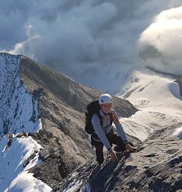 Die junge Hüttenwirtin aus Bern auf ihrem Weg zum Gipfel des Eiger