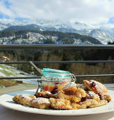 Graseck: Kaiserschmarrn vor Wettersteingebirge