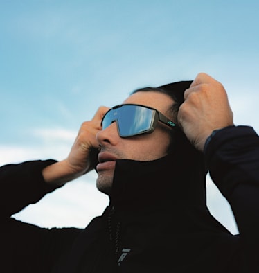 Kilian Jornet mit der Faster L Sonnenbrille von Julbo im Fokus