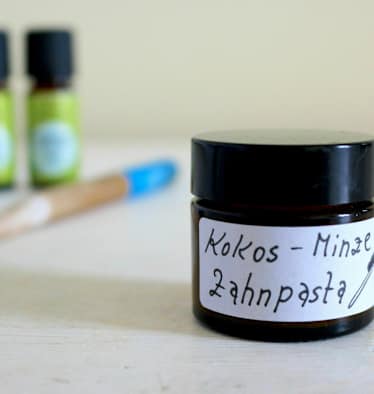 Kokos-Minze-Zahnpasta zum Selbermachen