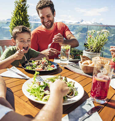 Auf der Schmittenhöhe laden zahlreiche Almen und Bergrestaurants zur Einkehr ein.