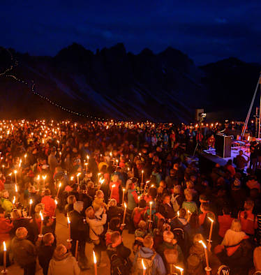 Ein Lichtermeer für David Lama