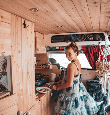 Laura Horvat hat für Bergwelten einen Campervan gebaut, nun erwartet die junge Niederösterreicherin Nachwuchs