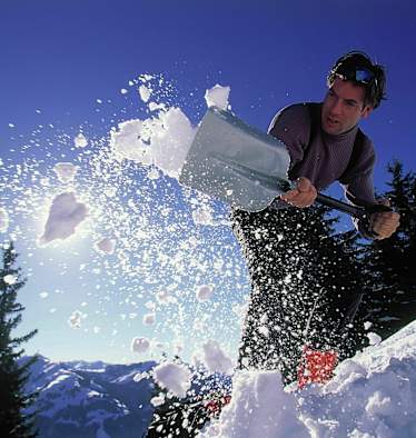 Lawinenabgang: Bergung per Schaufel