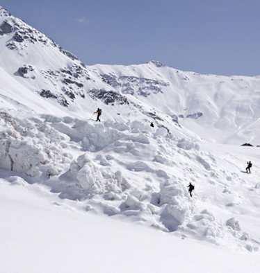 Die Lawinengefahr im Frühjahr stellt eine überaus komplexe Situation dar, in welcher die zeitliche Komponente eine entscheidende Rolle spielt