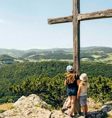 Am Gipfel des Peilsteins genießt man eine herrliche Aussicht.