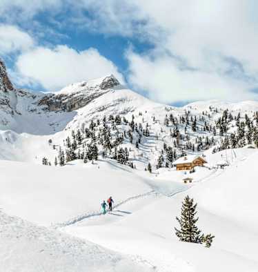 Die Rossalm am Fuße der Roten Wand in den Dolomiten
