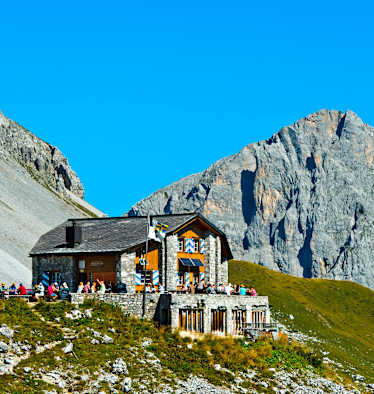 Die Carschinahütte (2.236 m) im Rätikon