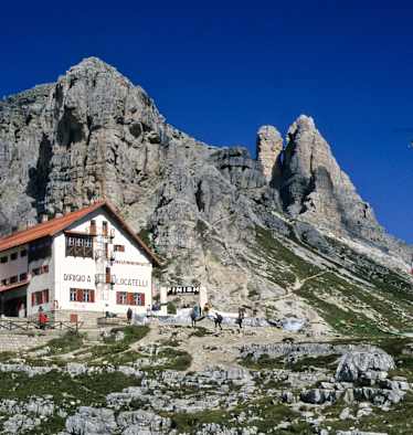Dreizinennhütte Dolomiten Hubschrauber Materialtransport