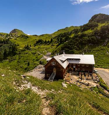 Die Freiburger Hütte (1.931 m) in Vorarlberg