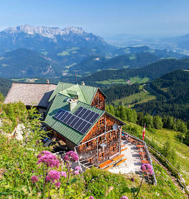 Auch das Purtschellerhaus in den Berchtesgadener Alpen hat wieder im Tagesbetrieb geöffnet