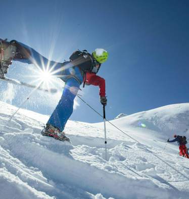Skitourengehen: Auf die richtige Technik kommt es an. Aufstieg zur Suldenspitze in Südtirol, Italien