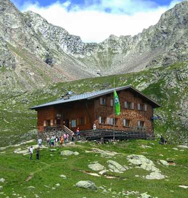 Die Tiefrastenhütte in Südtirol freut sich bereits auf Gäste