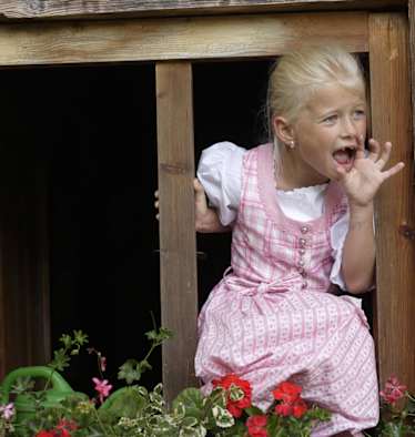 Mädchen beim Jodeln