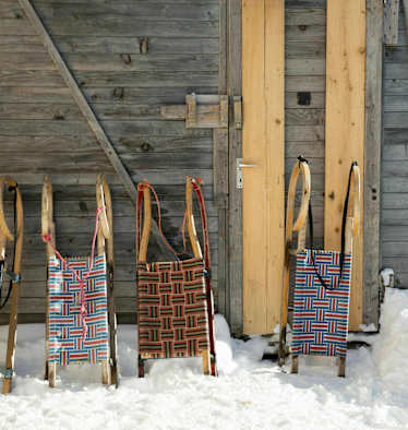 Volksskport in Tirol: Mit der Rodel ins Tal hinab rauschen