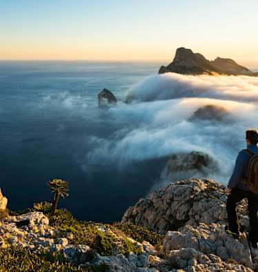 Auf Mallorca kann man nicht nur das Tanzbein schwingen, sondern großartige Wanderungen mit Meerblick unternehmen