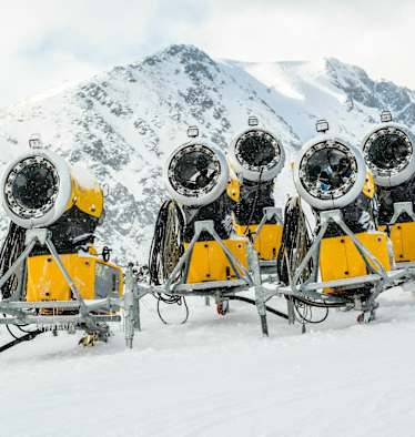 Schneekanonen verwandeln Wasser in Schnee - der Energieverbrauch ist enorm