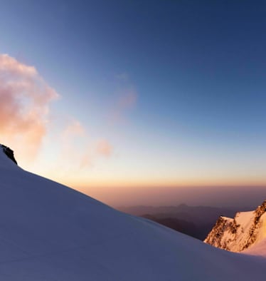Sonnenaufgang an der Vincentpyramide im Monte-Rosa-Massiv in Italien