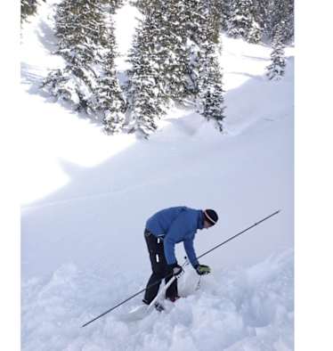 Notfallausrüstung: Sonde und Schaufel